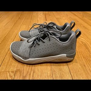 Boys Jordan sneakers size 4
